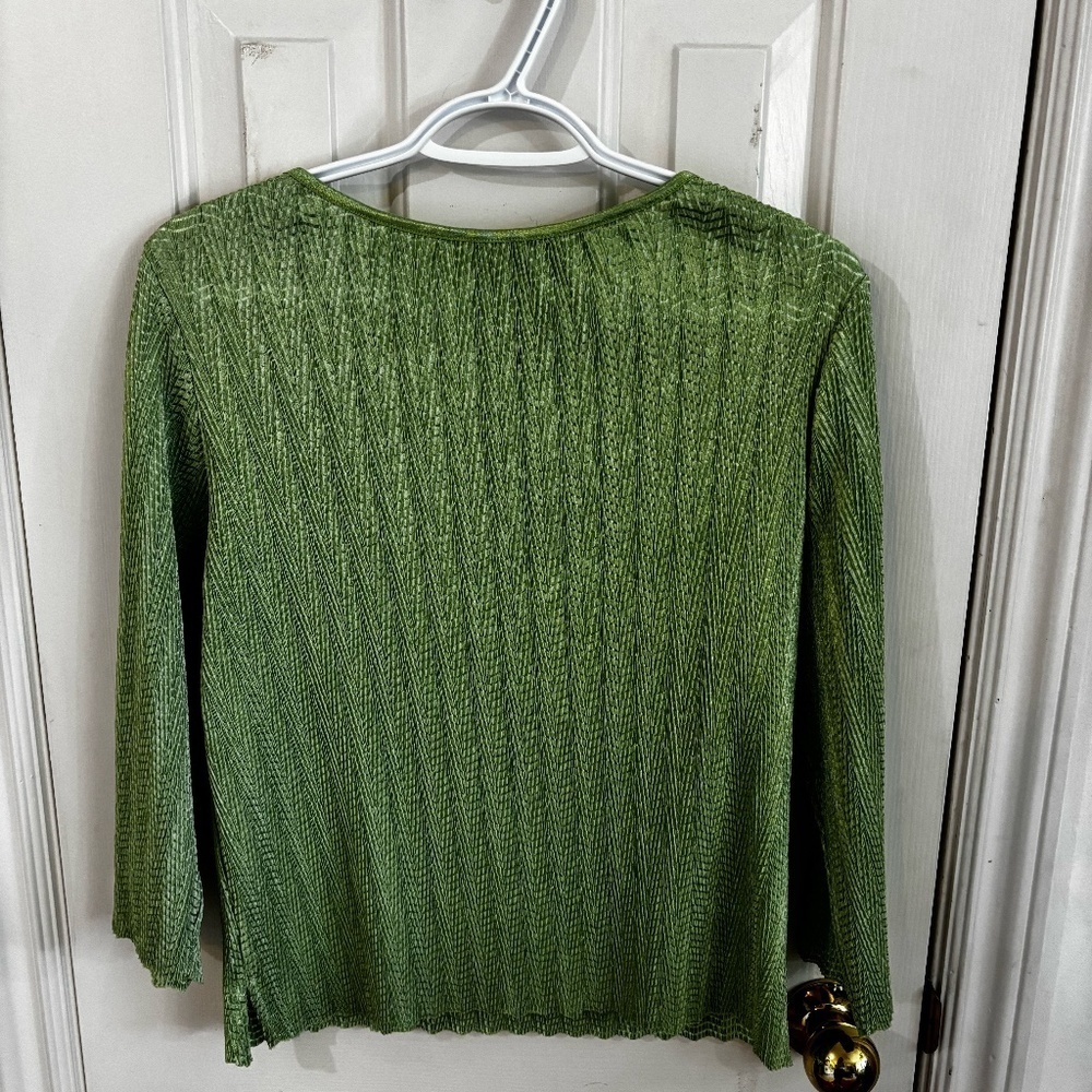 green crinkle top